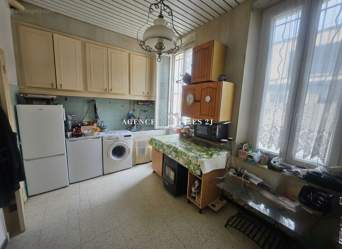 Appartement à MARSEILLE-5E