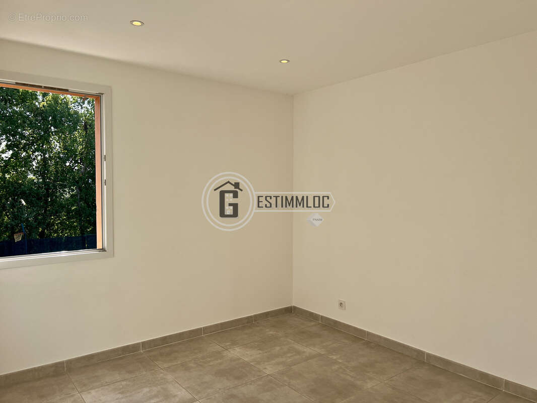 Haut de villa T3 avec jardin, garage et terrasse exposée plein sud   À proximité de Vidauban - photo 11