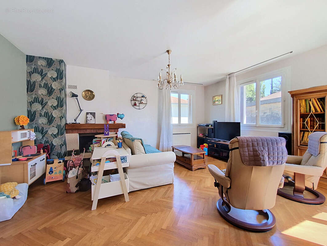 Prox Voie Verte / Métro Cuire - grande maison familiale - photo 4