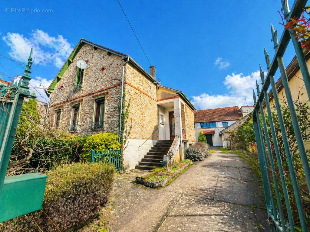 Maison à MONTEREAU-FAULT-YONNE