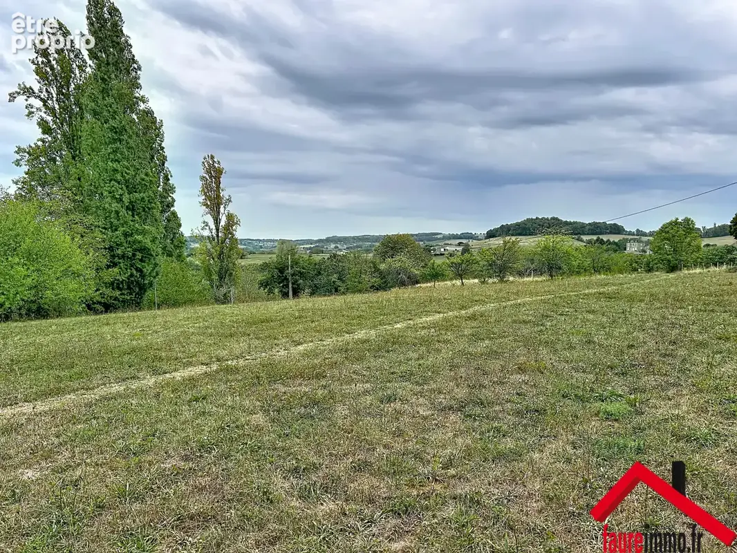 Photo Terrain à Terrasson-Lavilledieu au prix de 42 900€