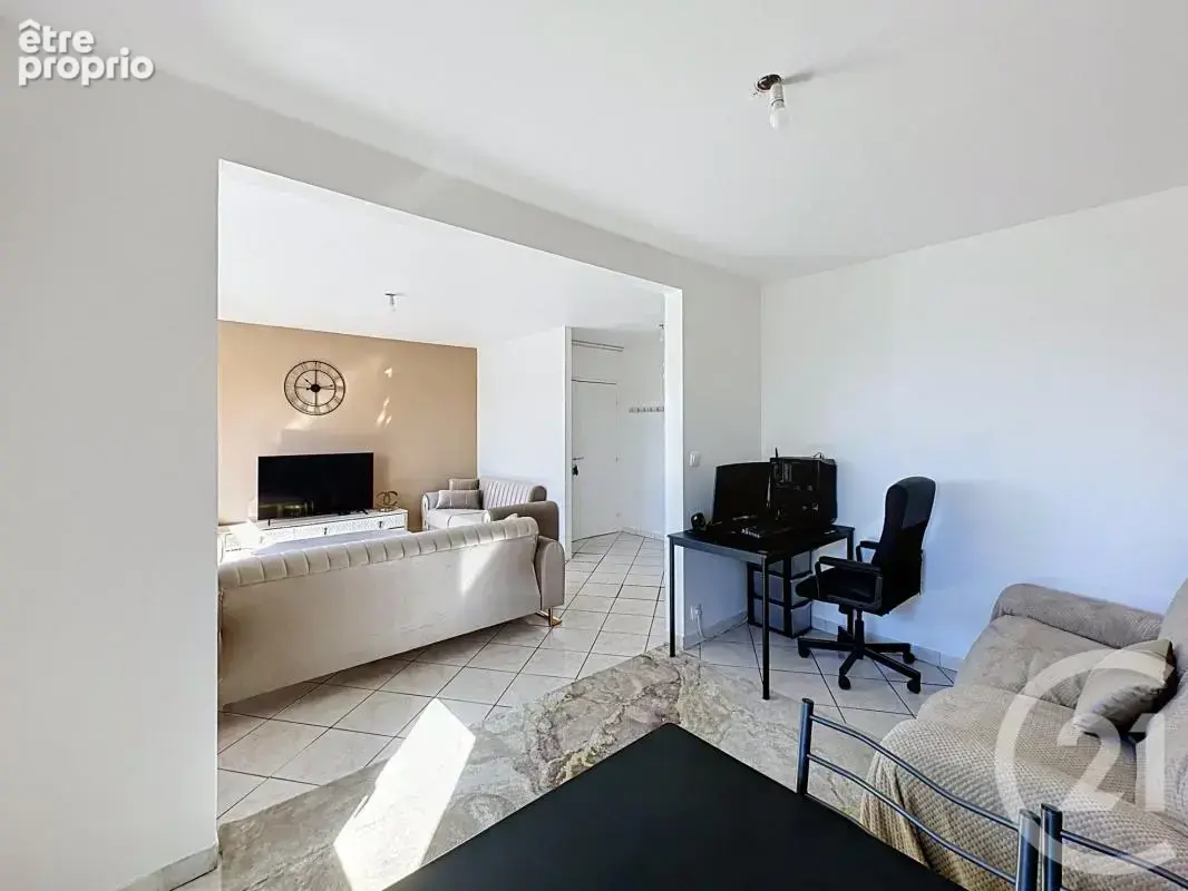 Appartement 4 pièces 76 m² à vendre à Saint-Fons (69190) - photo 2