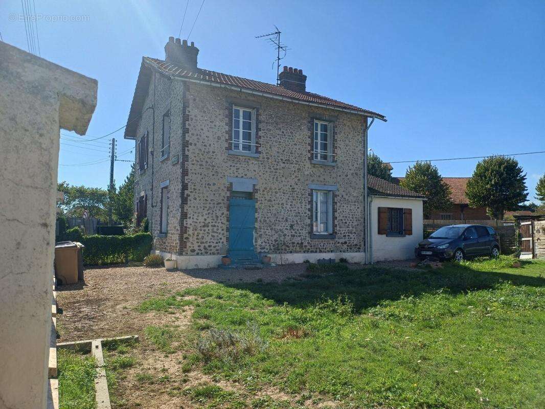 Maison à CHATEAUNEUF-EN-THYMERAIS