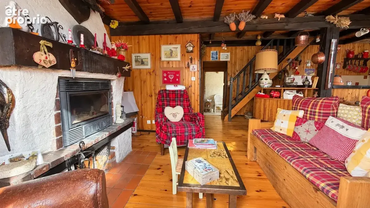 Chalet en bois avec terrasse plein sud et grand terrain arboré de 2 680 m² - photo 4