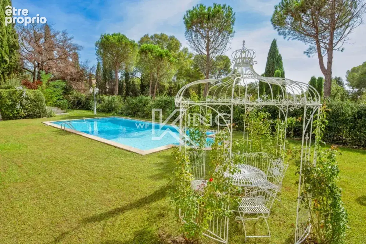 VALESCURE- Appartement  4 pièces de caractère dans une élégante villa d'époque - photo 7