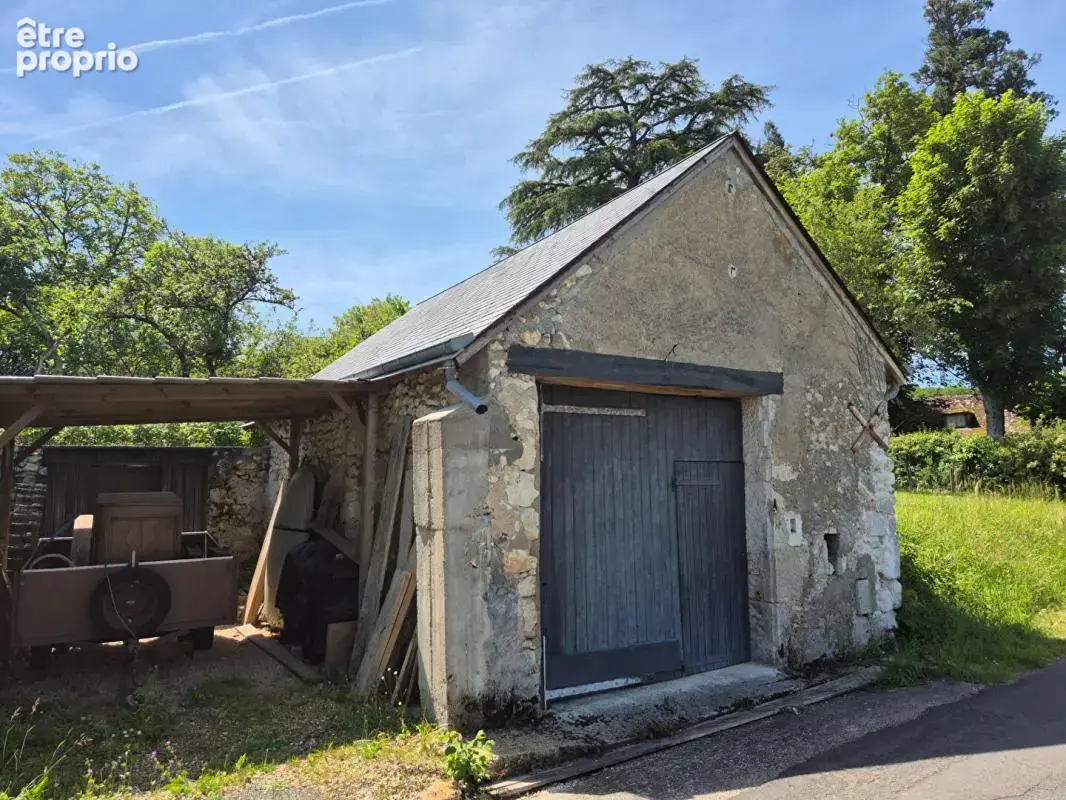 Située à Molineuf, cette longère pleine de charme - photo 18