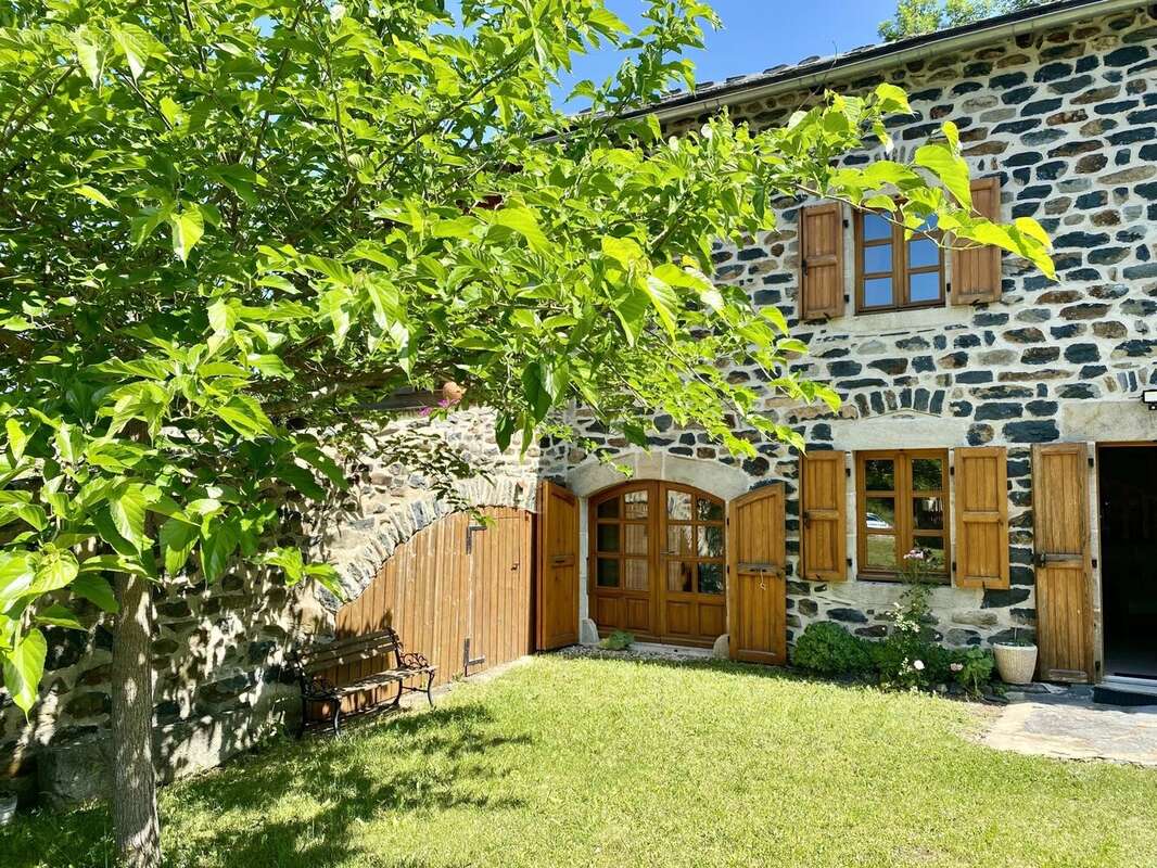 Maison à SAINT-JULIEN-CHAPTEUIL