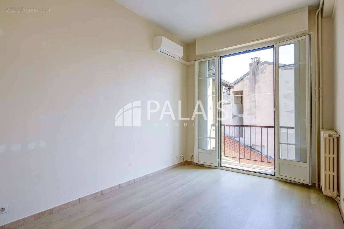 Nice Libération, 2 pièces + terrasse 13m2  étage élévé - photo 5