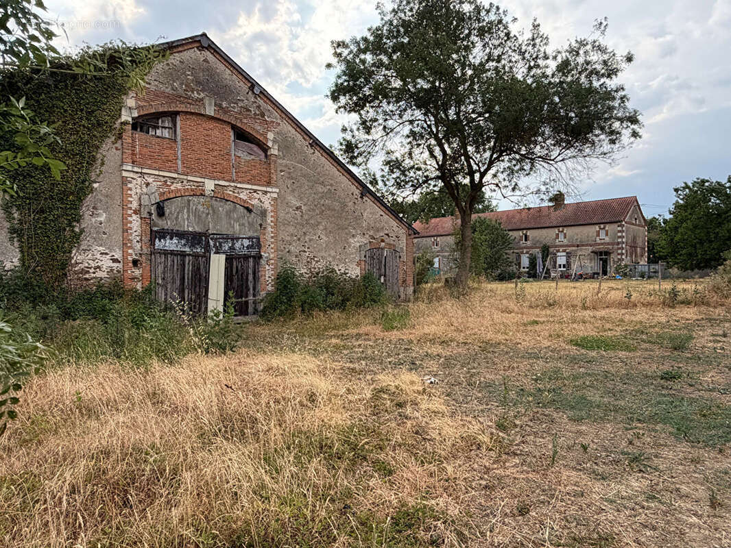 Grange Chemille 3 pièce(s) 400 m2, terrain 3500m² - photo 6