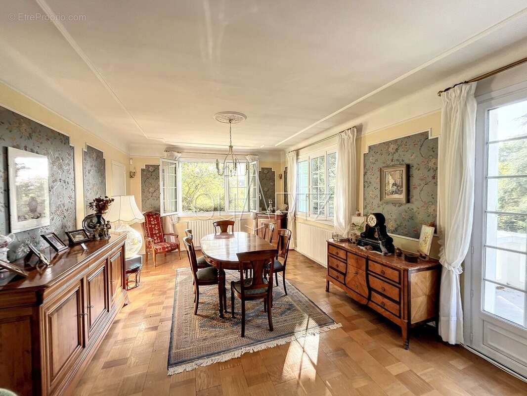 Maison à CHERISY
