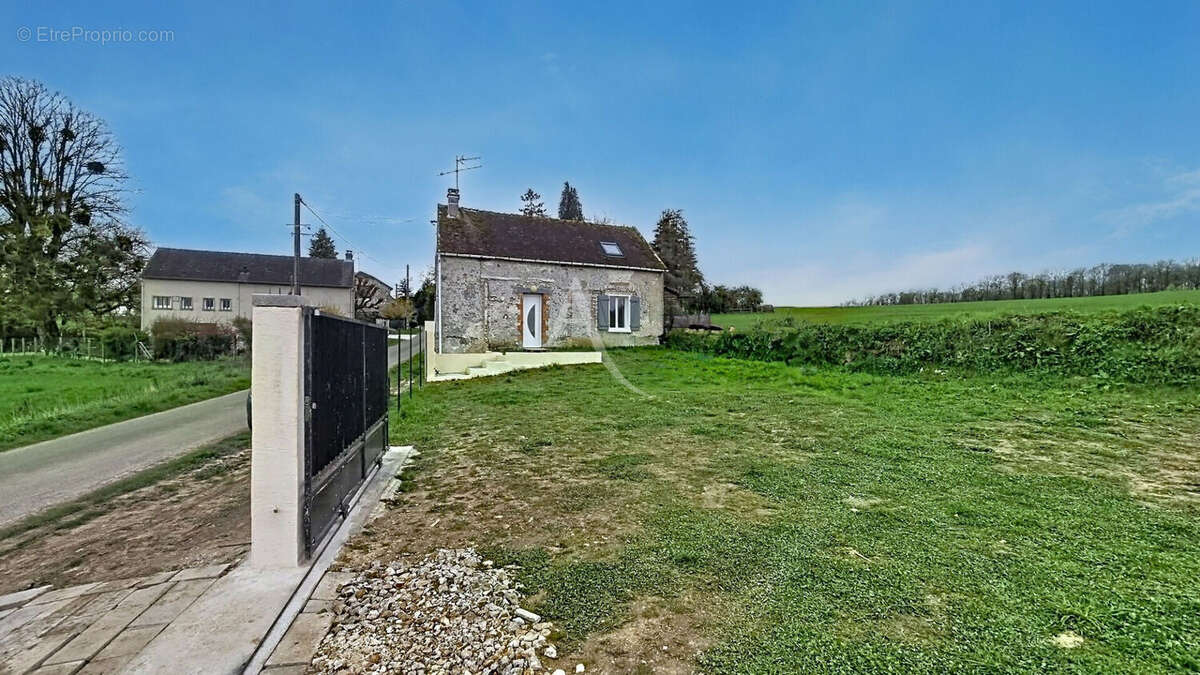 Maison à JOUY-LE-CHATEL
