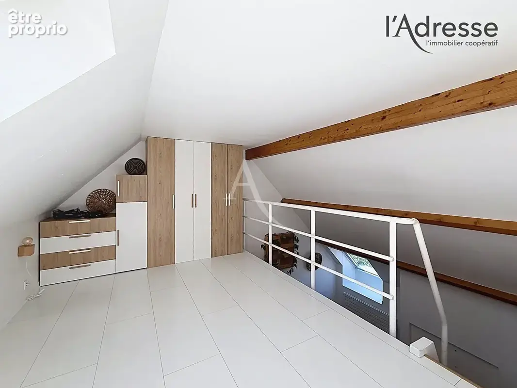 Rueil-Malmaison - Mont Valerien - Duplex rénové de 42m² - Coup de coeur ! Box en sus - photo 4
