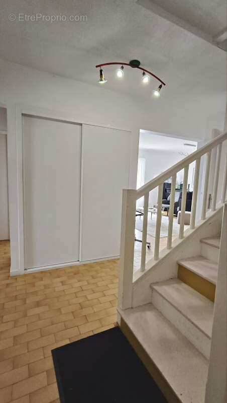 Maison à SAINT-SEURIN-DE-CURSAC