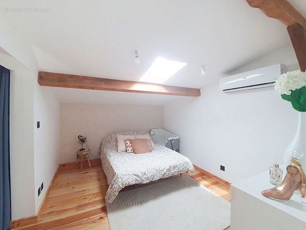 Bessières, maison de type 6 de 158 m² sur une parcelle de 674 m² environ ! - photo 12