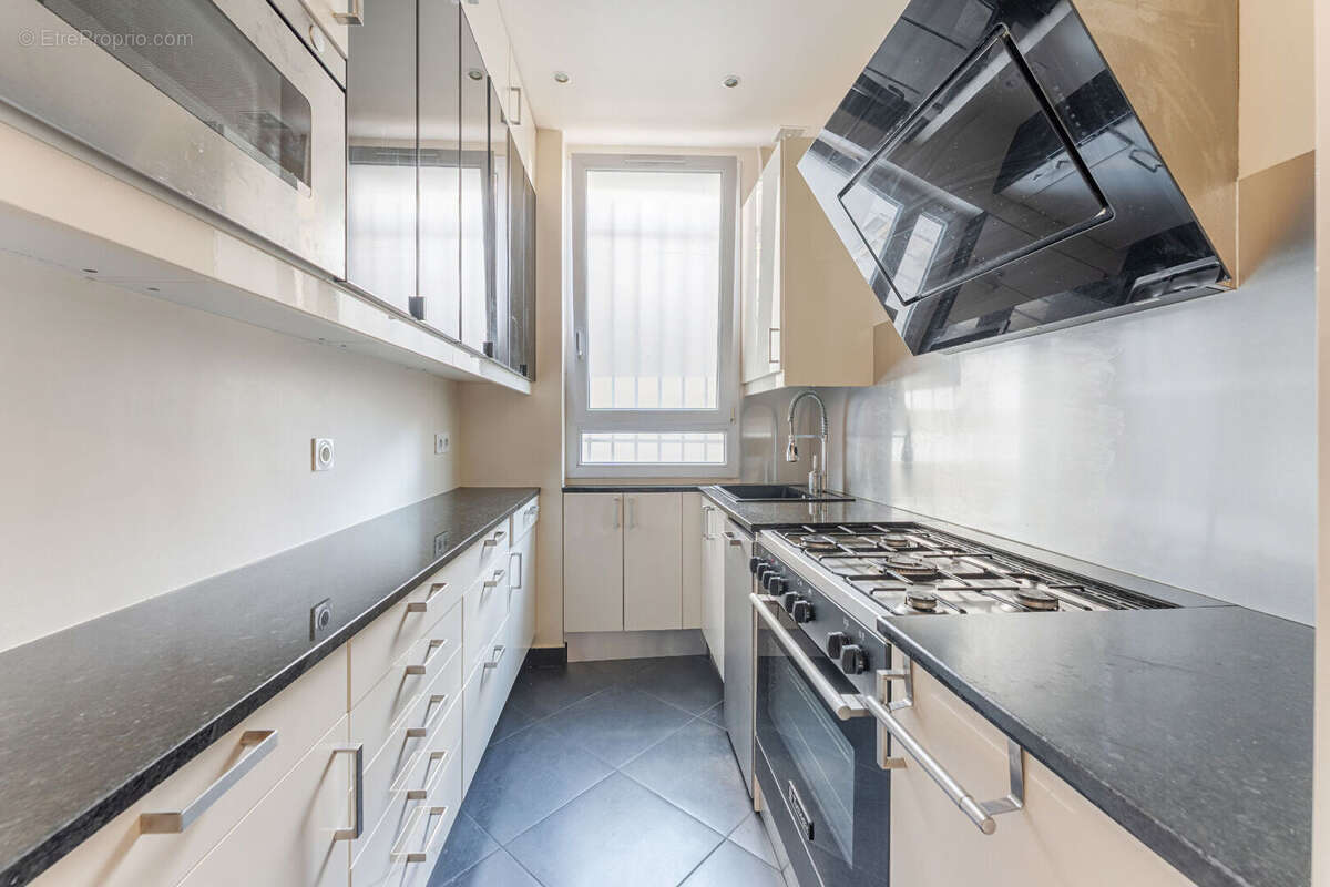 Appartement à PARIS-15E