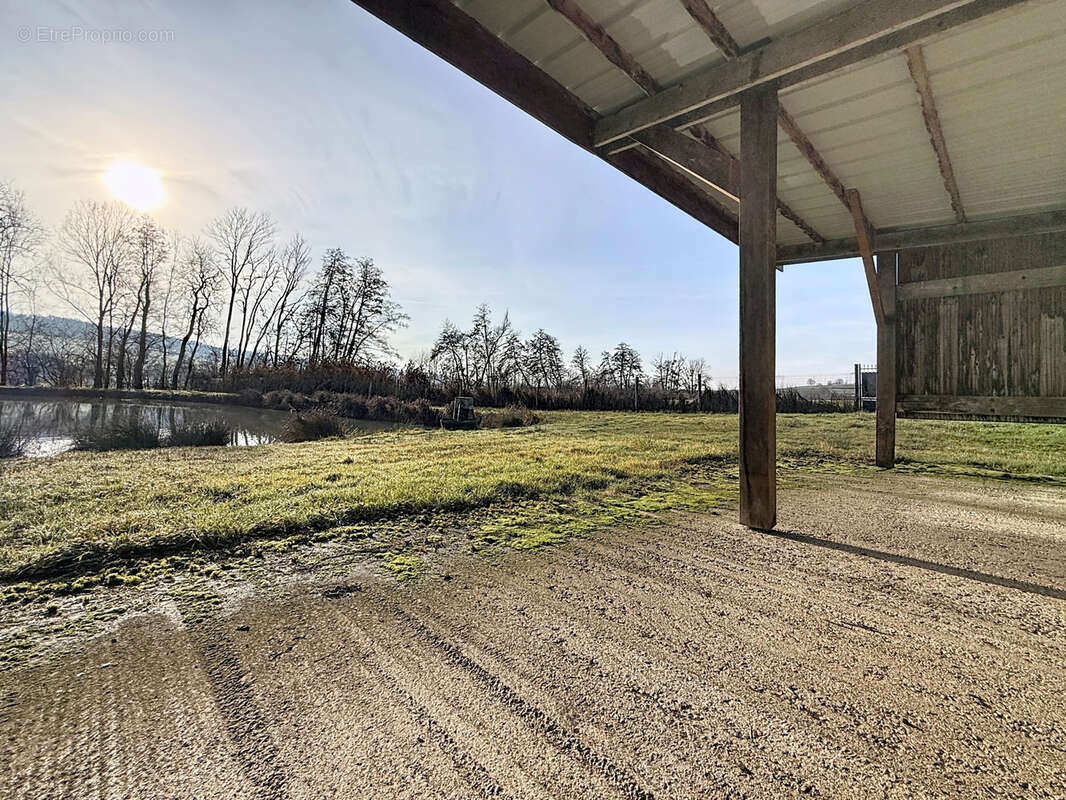 Terrain à MIRECOURT