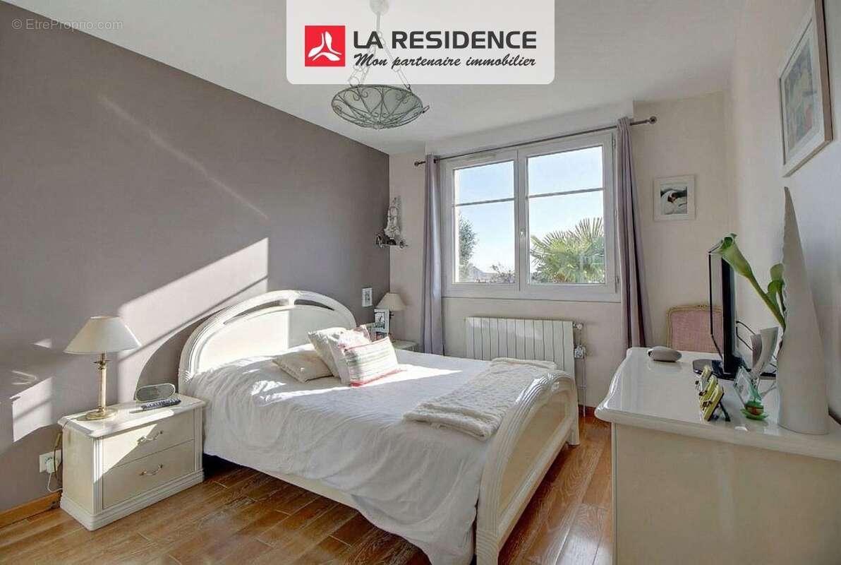 Maison à CHANTELOUP-LES-VIGNES