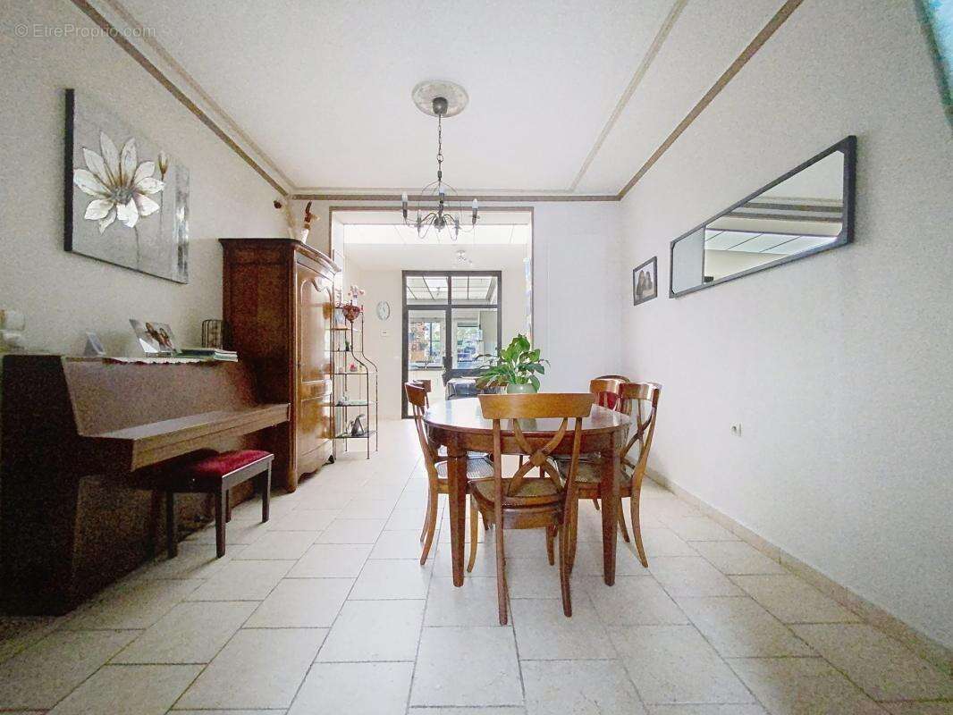 Maison à LA CHAPELLE-D&#039;ARMENTIERES