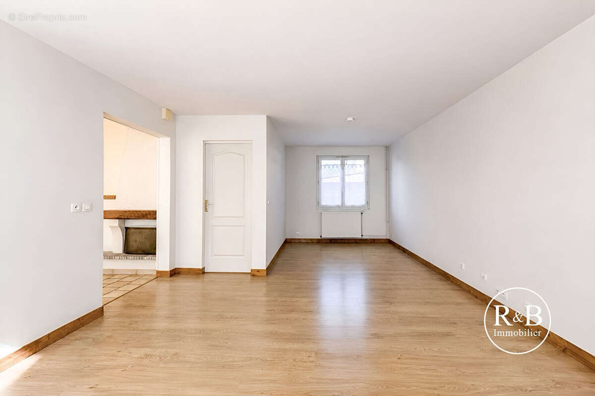 Maison à LES CLAYES-SOUS-BOIS