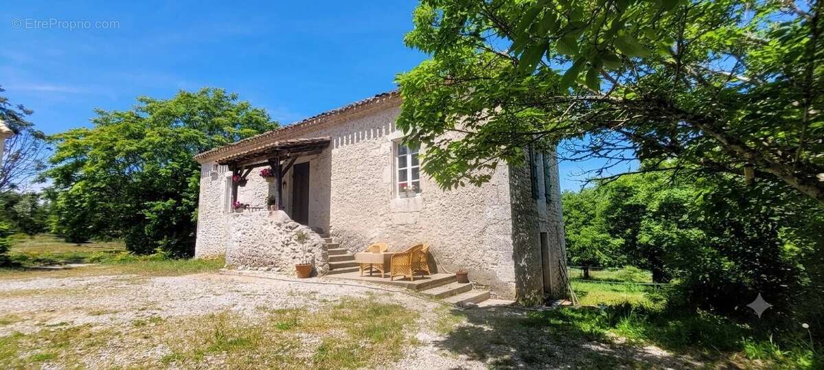 Propriété isolée avec 2 gîtes et piscine sur plus de 4 hectares - photo 16