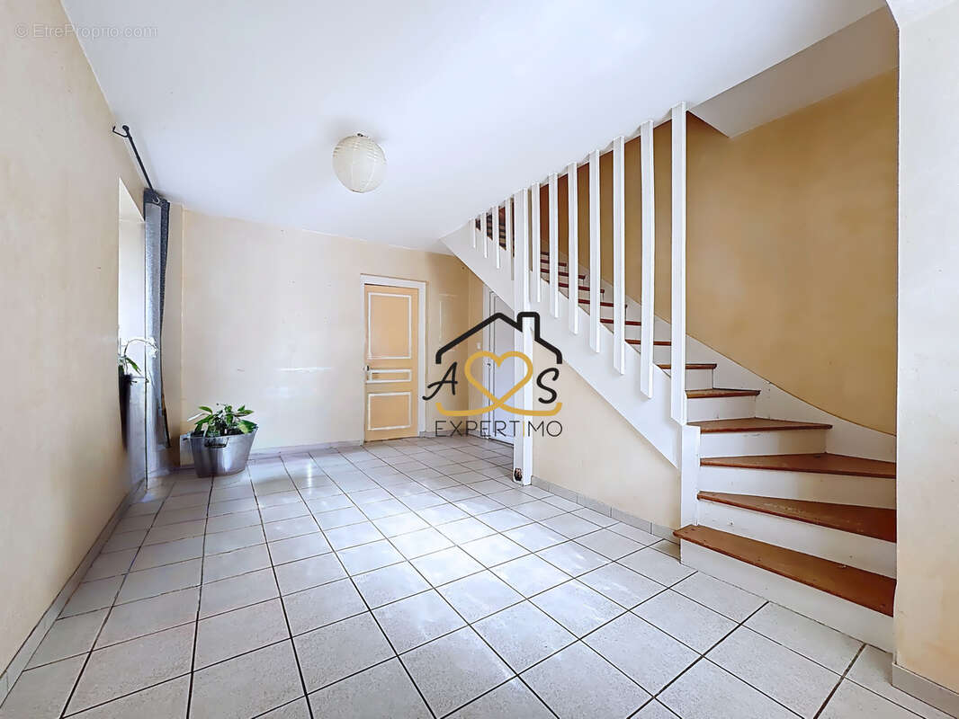 Maison familiale avec nombreuses dépendances   4 chambres   Terrain clos   Saint-Dier-d’Auvergne - photo 5