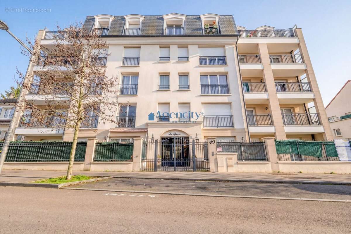 Façade - Appartement à NOISY-LE-GRAND