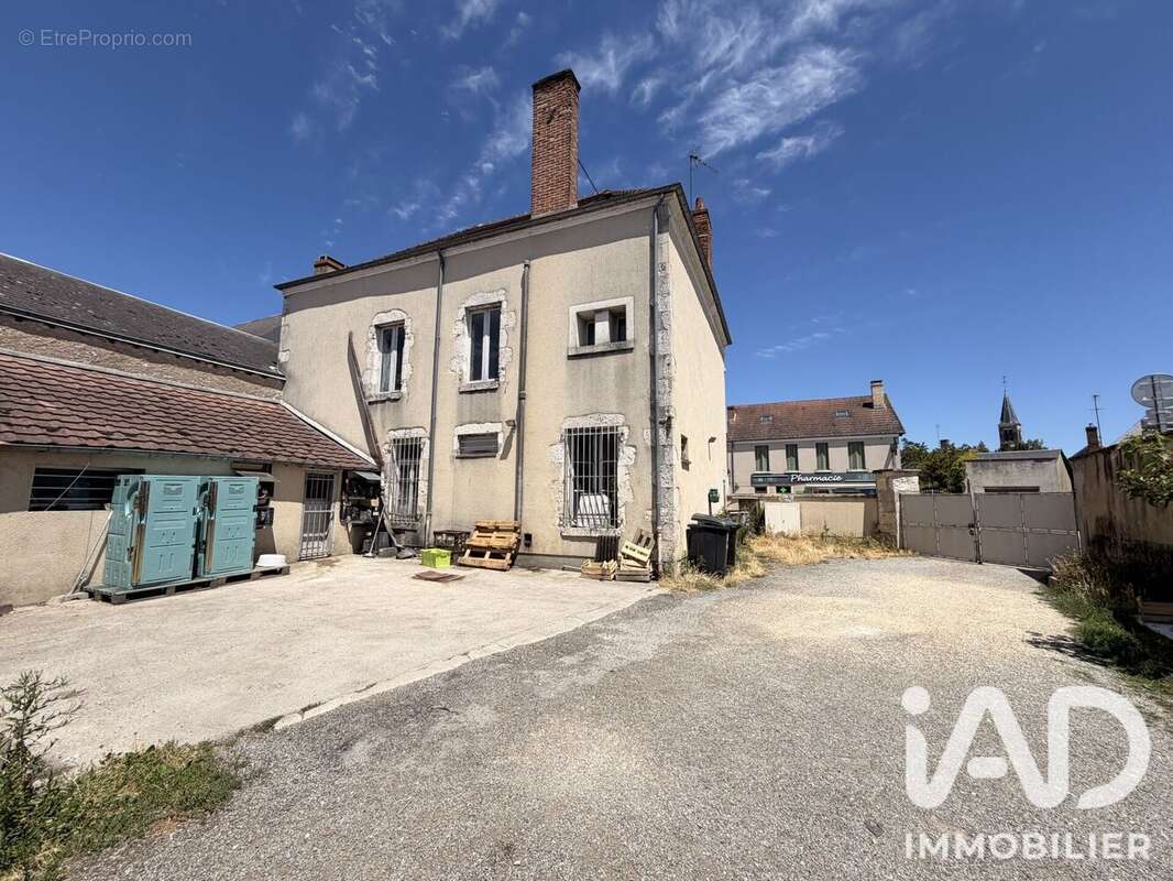 Appartement 270 m² à Vignoux-Sur-Barangeon  - photo 9