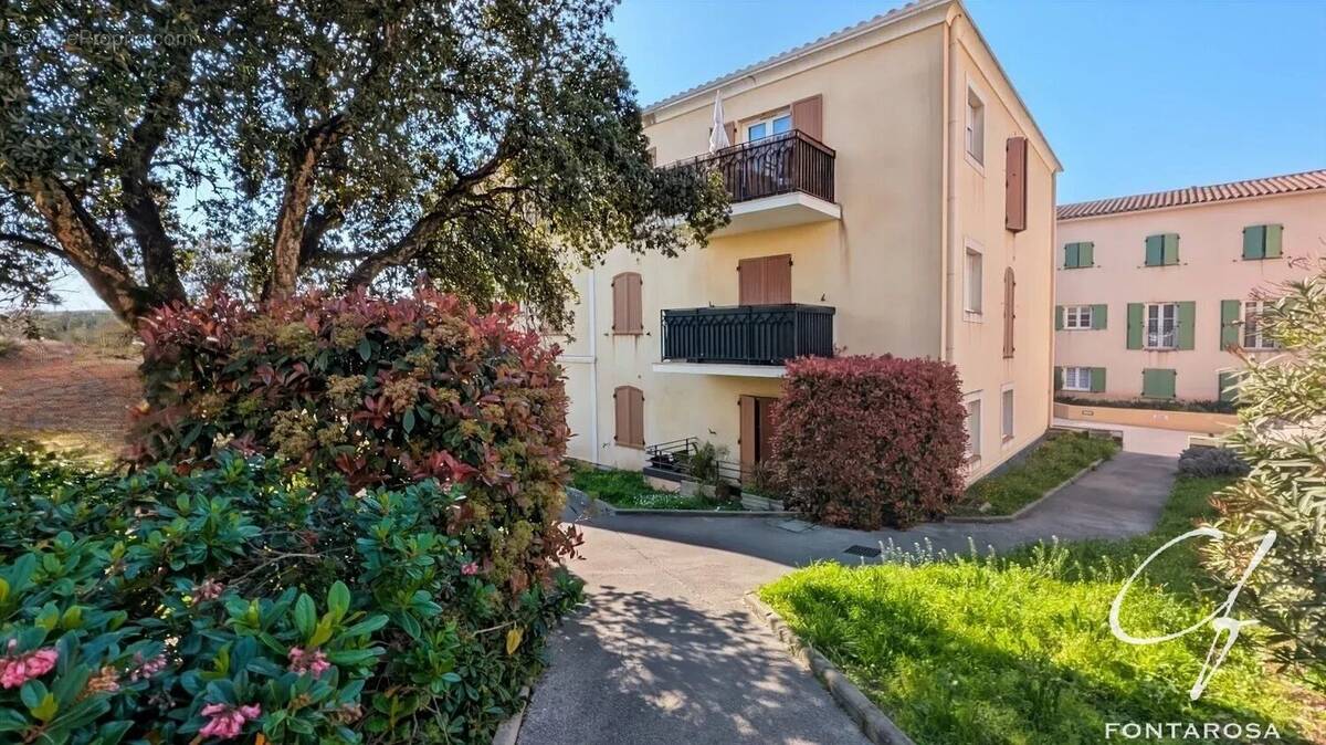 Appartement à ROQUEBRUNE-SUR-ARGENS