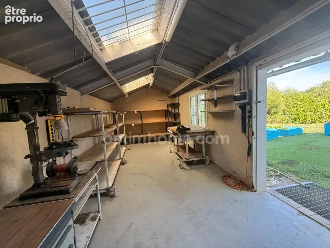 Maison, ferme à rénover, piscine, terrain de 1 900 m² - photo 13