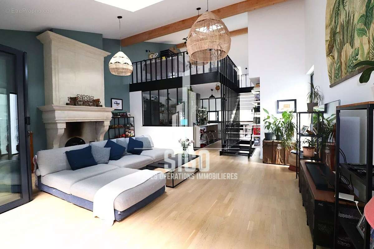 Maison à SURGY