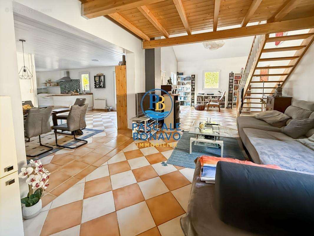 Maison à VENDAYS-MONTALIVET