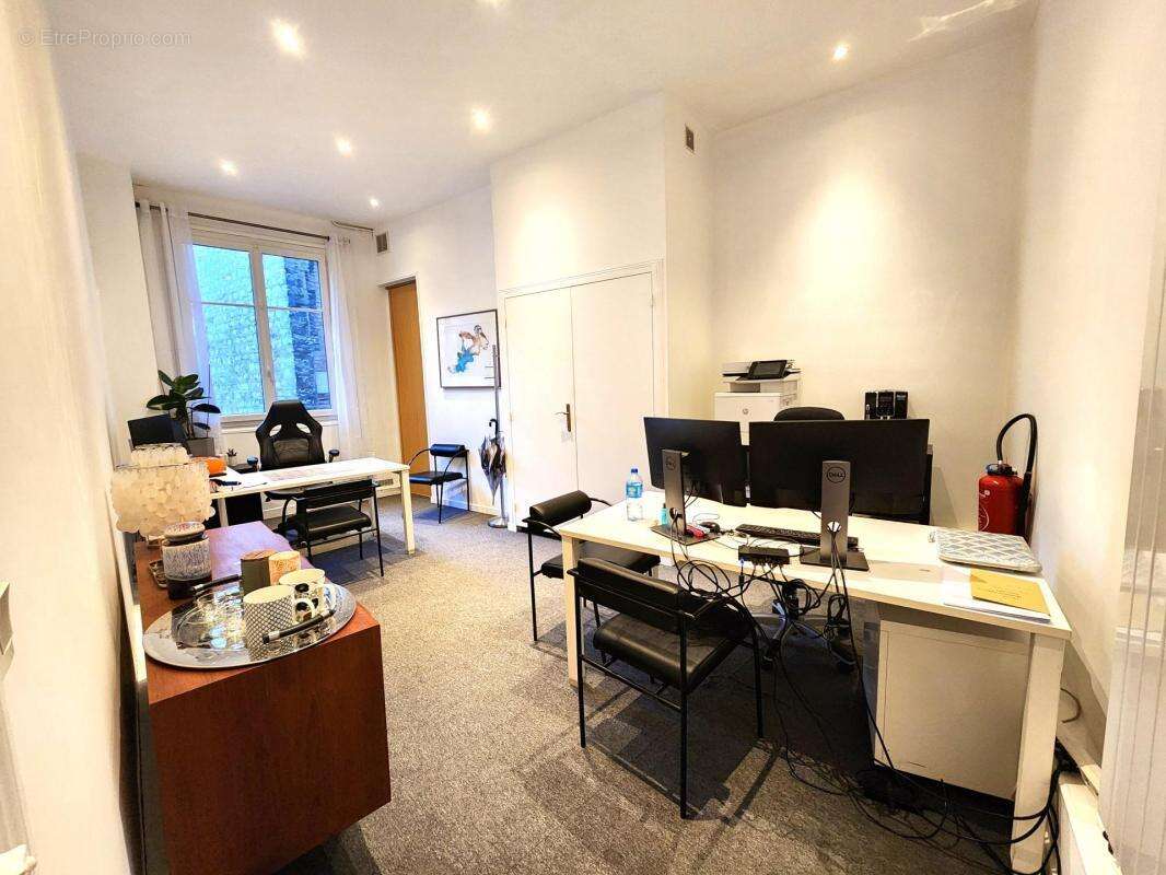 Commerce à PARIS-9E