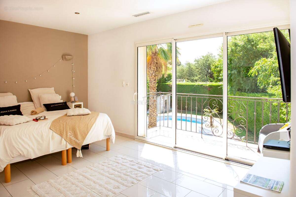 Propriété d'exception de 252m² sur une parcelle de 1650m² - photo 16