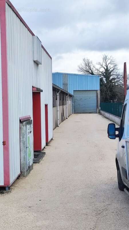 Commerce à LONGVIC