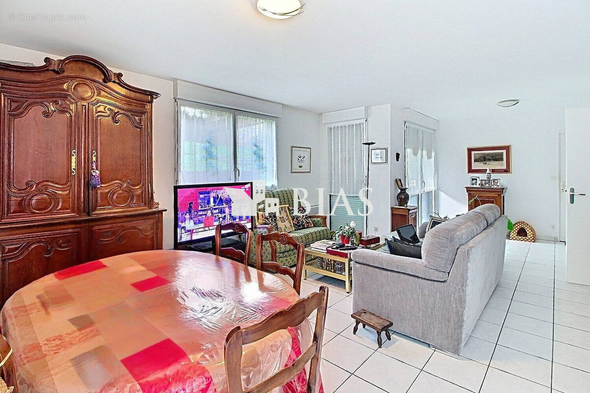 Appartement à BUCHY