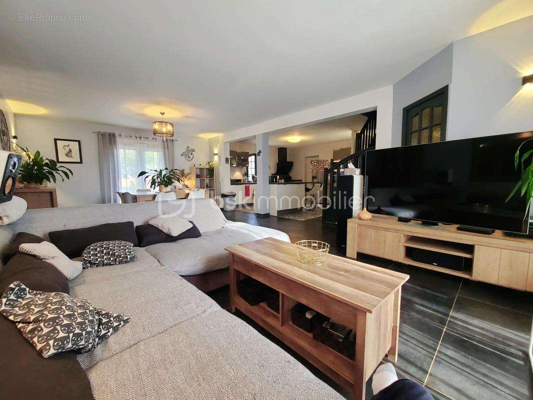 Maison à EVRY-GREGY-SUR-YERRE