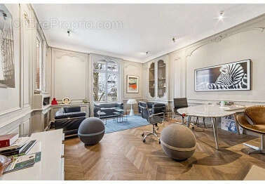 Commerce à PARIS-16E