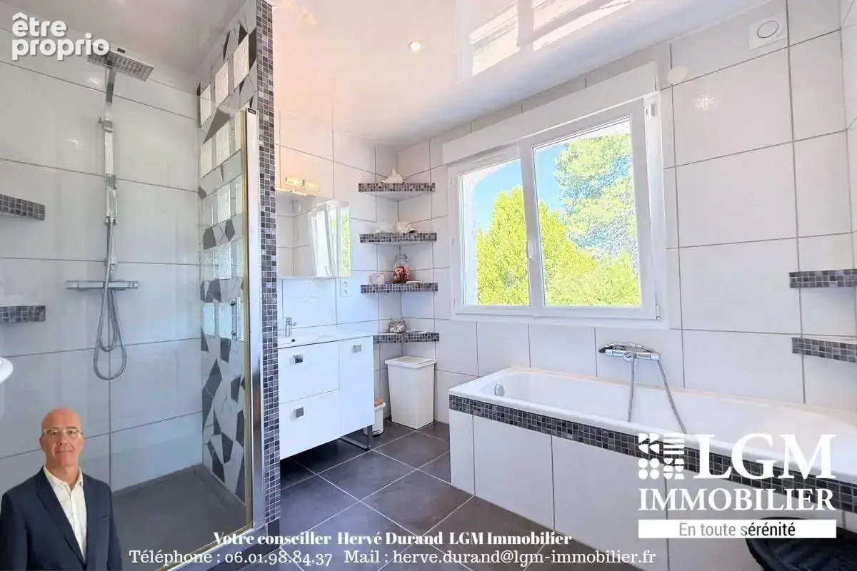 Villa d'exception sans vis-à-vis sur 1800 m2 de terrain arboré - photo 17