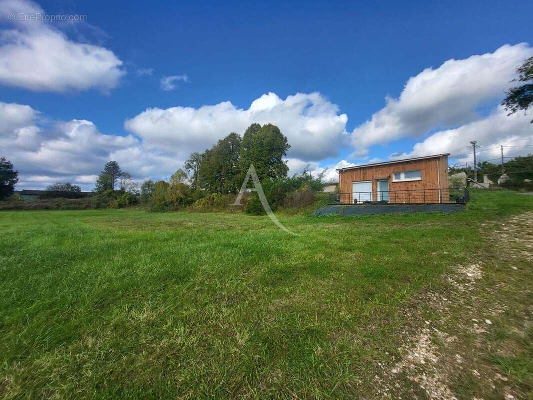 Terrain à VERNOU-LA-CELLE-SUR-SEINE