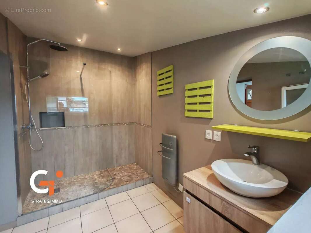 Maison à SAINT-ETIENNE-DU-ROUVRAY