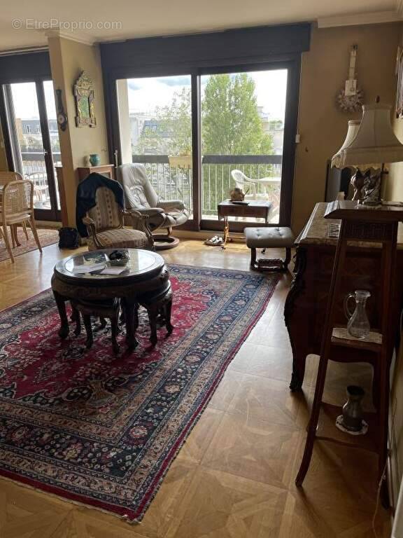 Appartement à COURBEVOIE