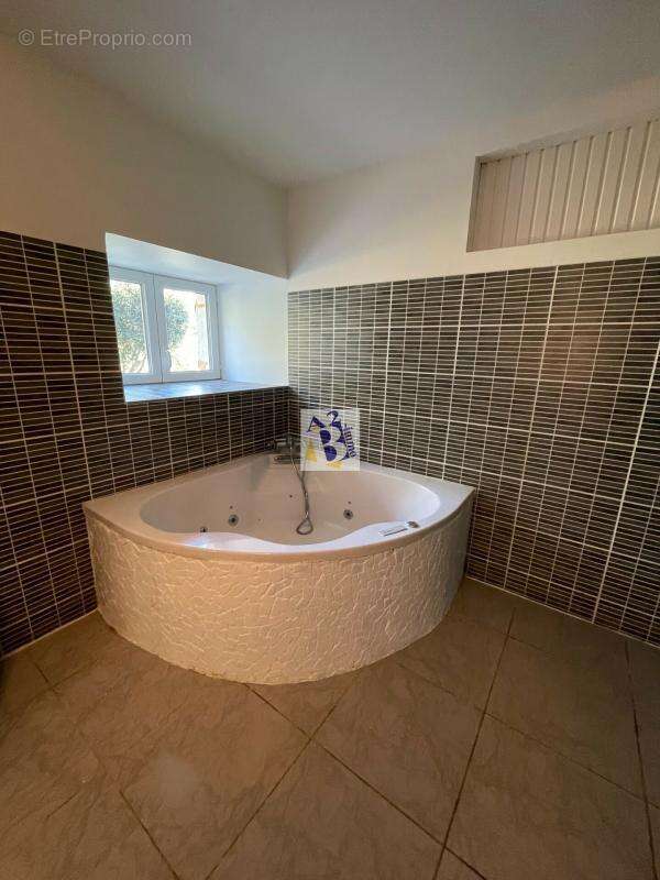 Maison à SAVIGNAC-LES-EGLISES