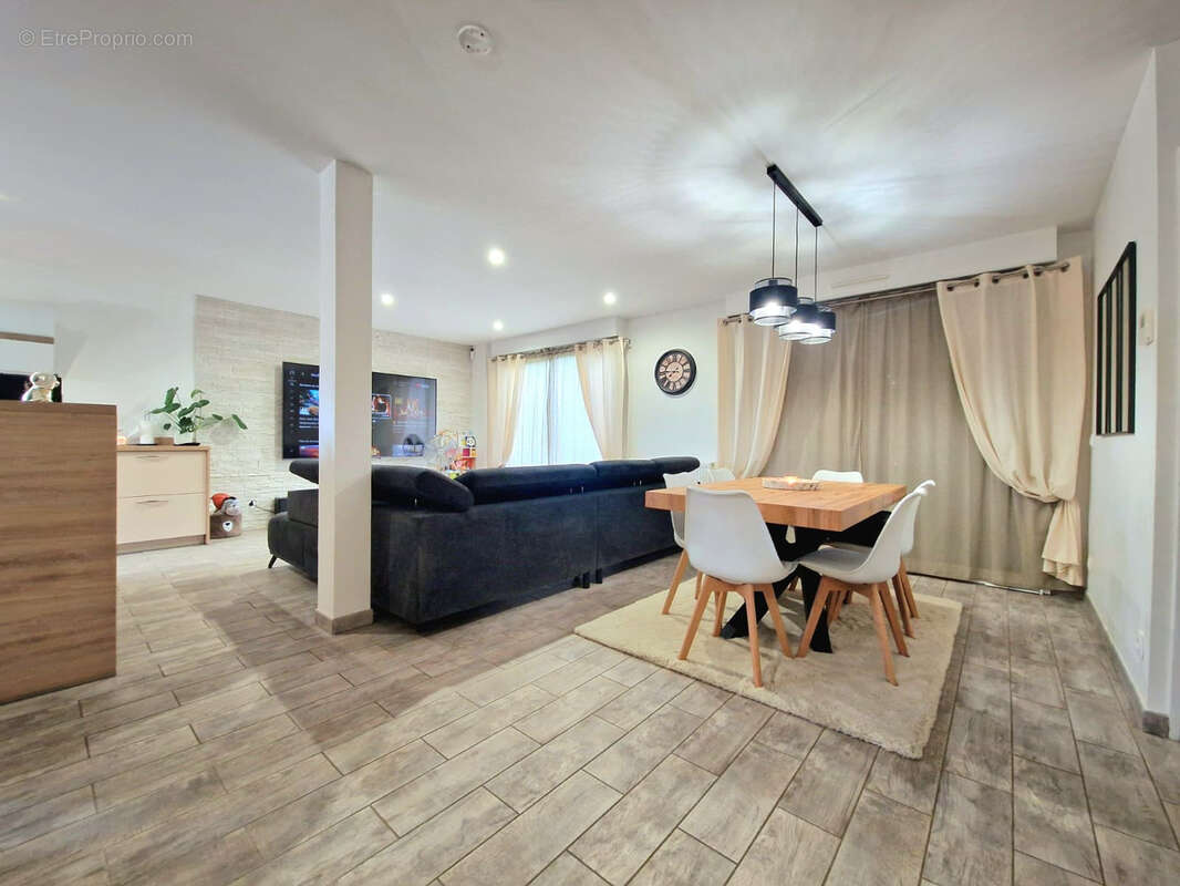 Maison à CRECY-LA-CHAPELLE