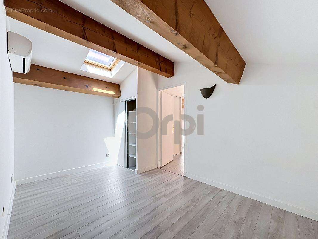 Appartement à ROQUEBRUNE-SUR-ARGENS