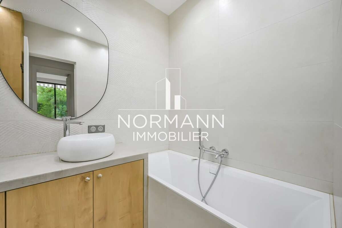 Appartement à NEUILLY-SUR-SEINE