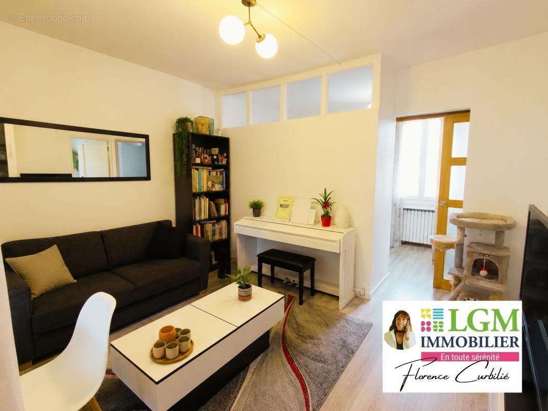 Ensemble immobilier de deux appartements pouvant être réunis en une maison de ville - photo 3