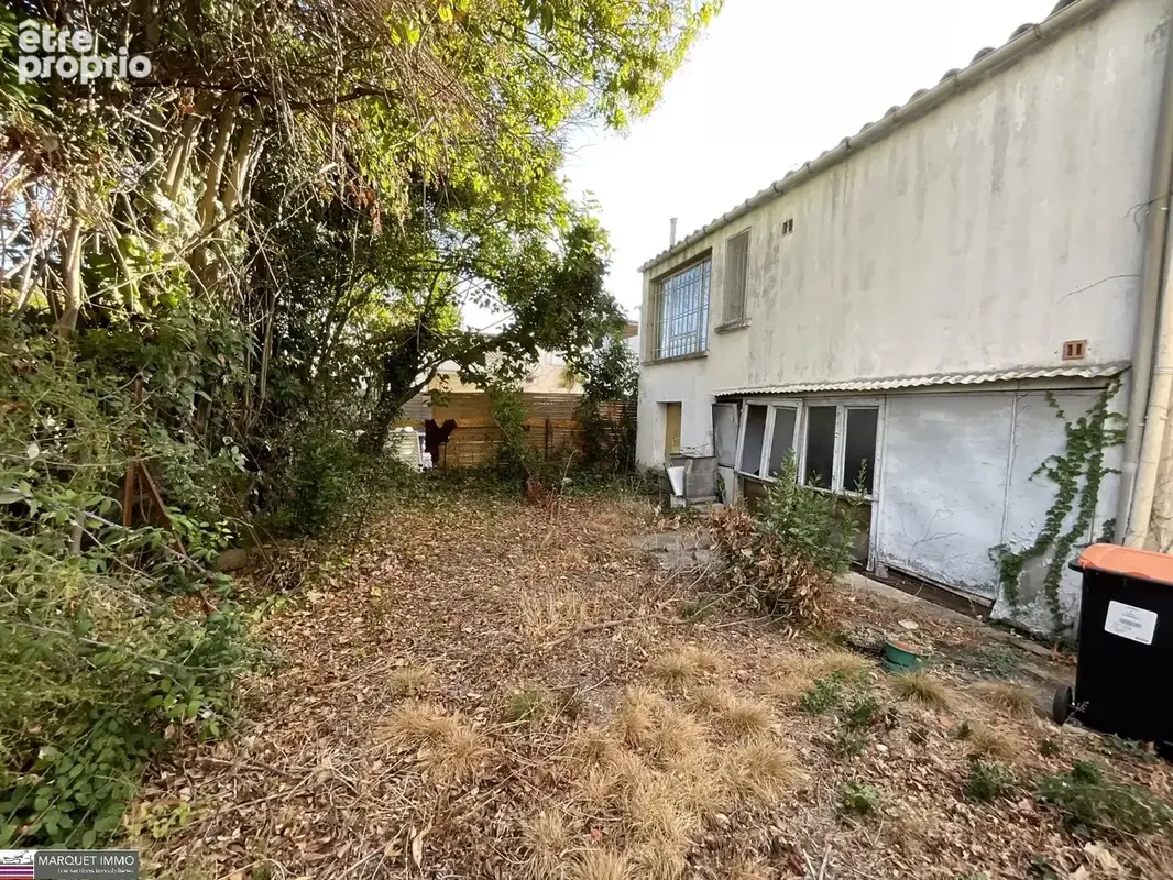 Découvrez cette rarrissime villa T4 avec loggia des années 30 à remettre au goût du jour, de plain-pied d'une surface habitable  - photo 5