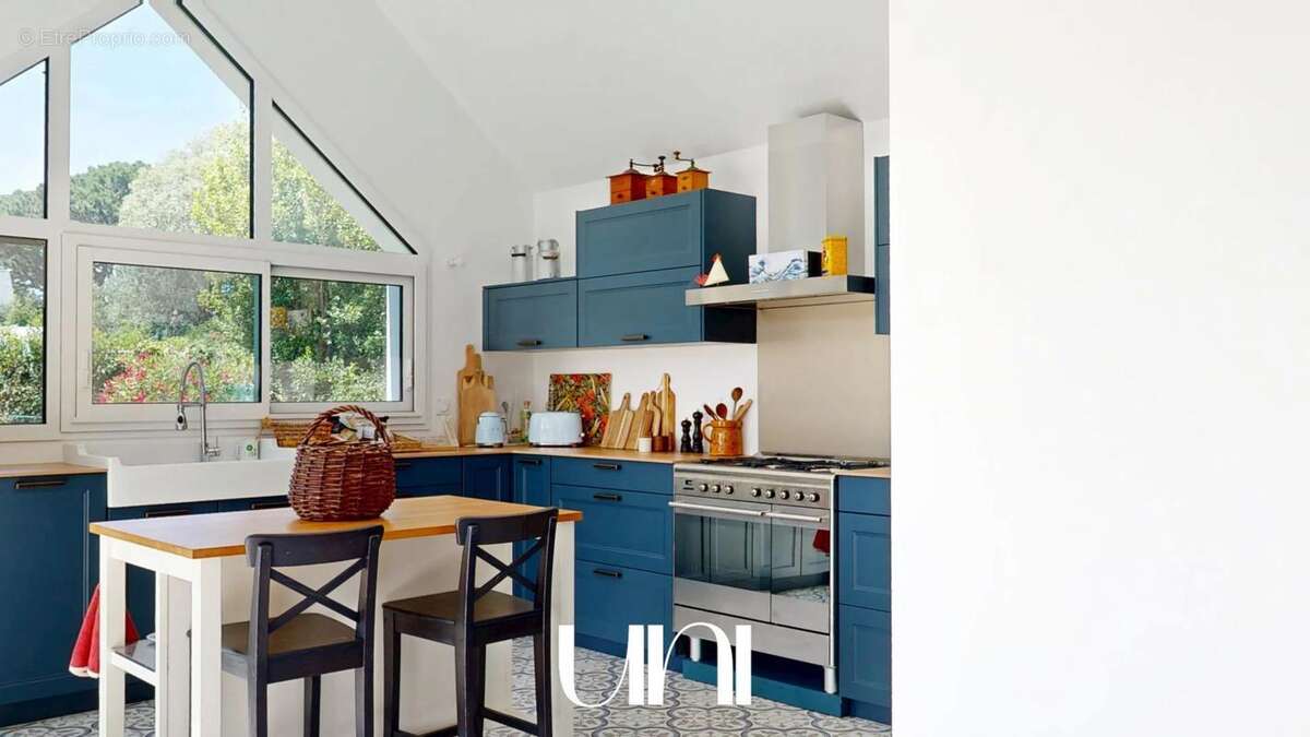 Maison 9 pièces de 224 m2 en cœur de Bourg - Groix - photo 8