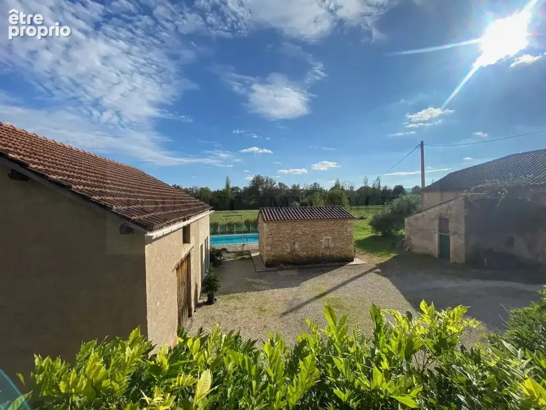 Superbe ensemble en pîerre avec piscine et dépendances au bord du Lot - photo 8