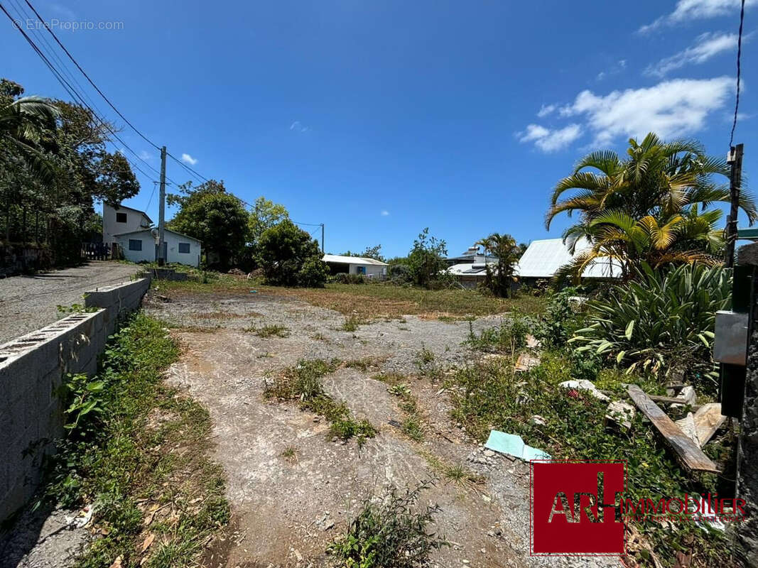 Terrain à LE TAMPON